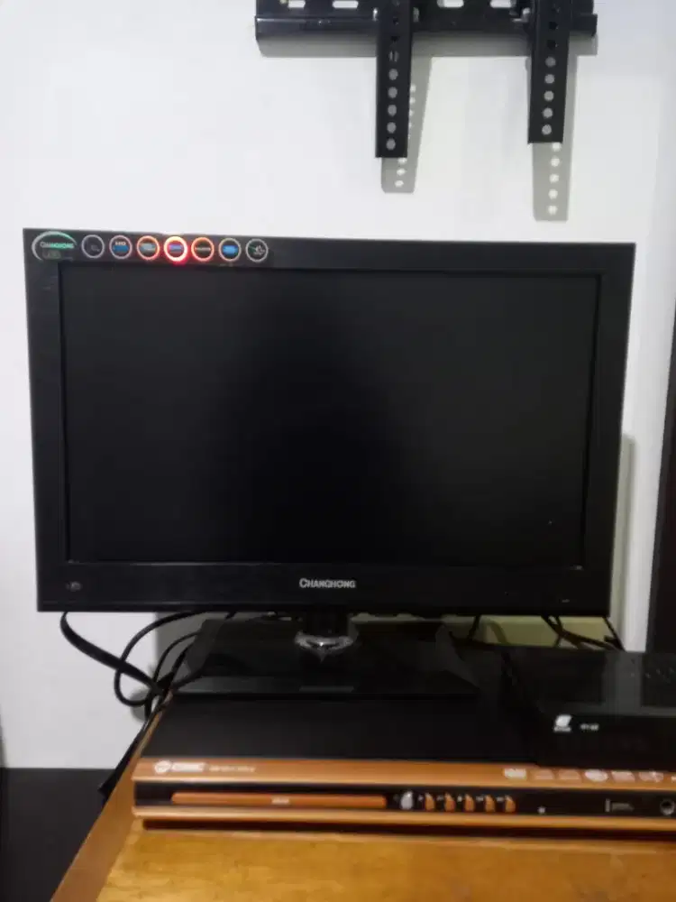TV LED Changhong 19 inch  plus stb box dan DVD player dan ikedo tv