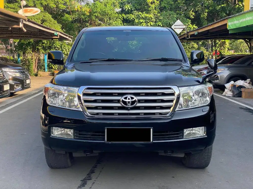 LAND CRUISER 200 SAHARA DIESEL AT 2010