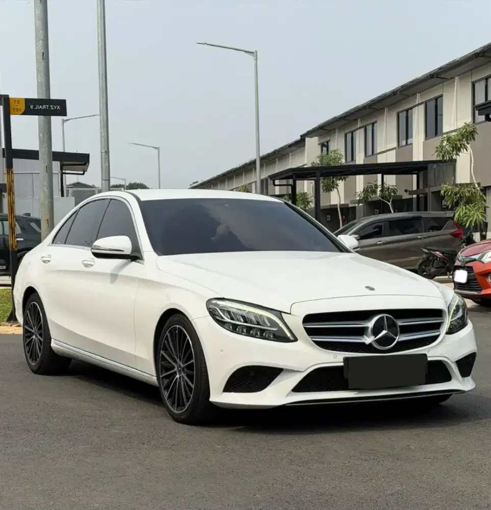 TERMURAH. Mercedes Benz C200 EQ Boost 2020 amg 2019 c300 c250