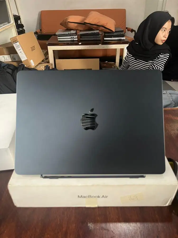 MACBOOK AIR M3 FULLSET RAM 8GB SSD 256GB