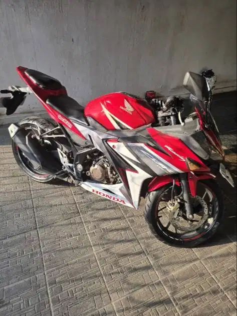 Honda CBR150R 2016 Merah Putih, KM 31 Ribu, Pajak April 2027, Ban Baru