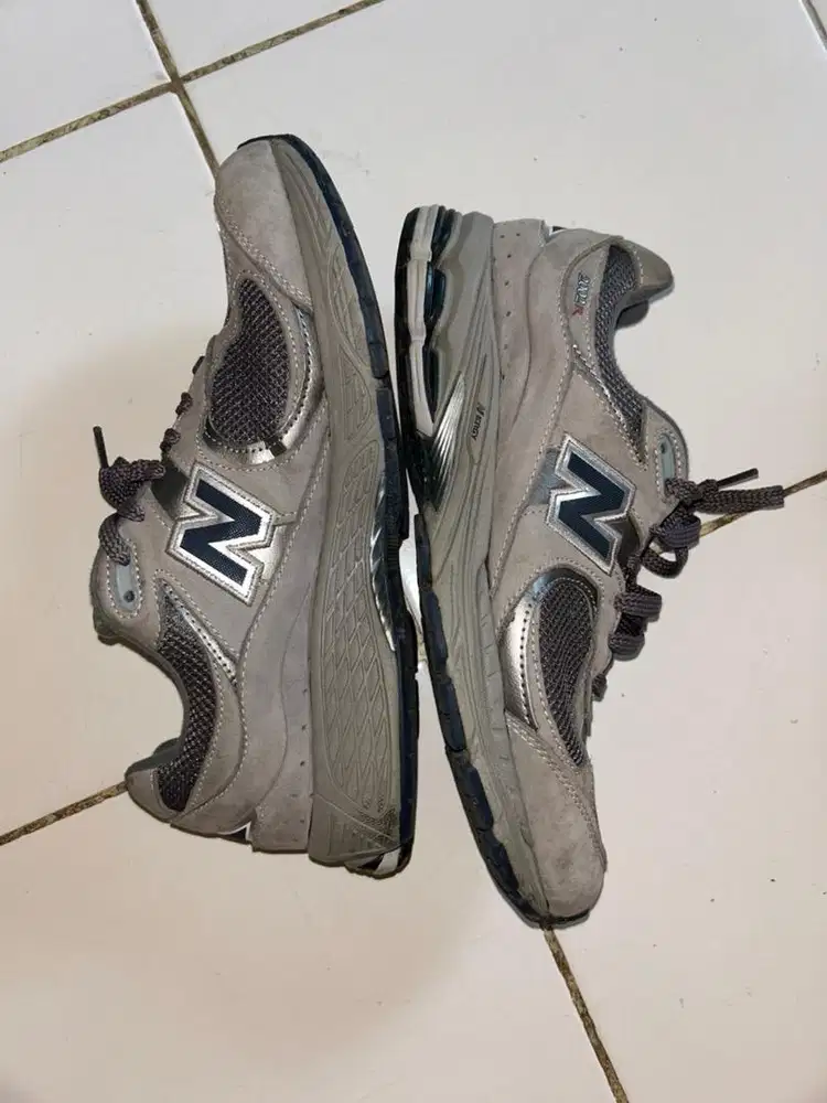 SEPATU NEW BALANCE 2002r (used 3x)