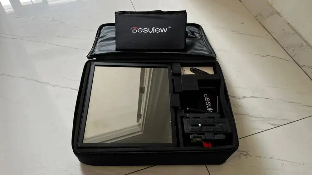 Desview T12 portable and foldable telemprompter for iPad and DSLR Cam