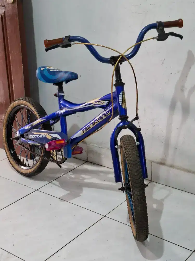 Sepeda bmx merk montana