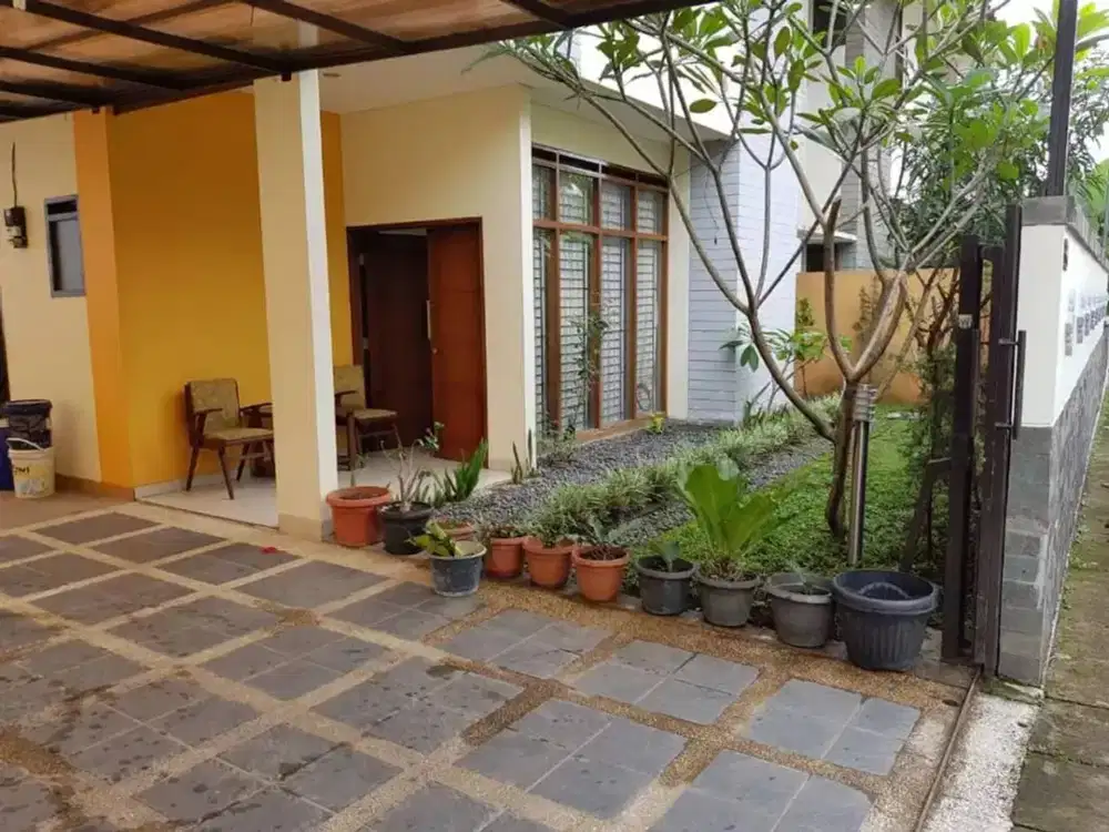 Disewakan rumah di komplek Cipaku Indah Setiabudi