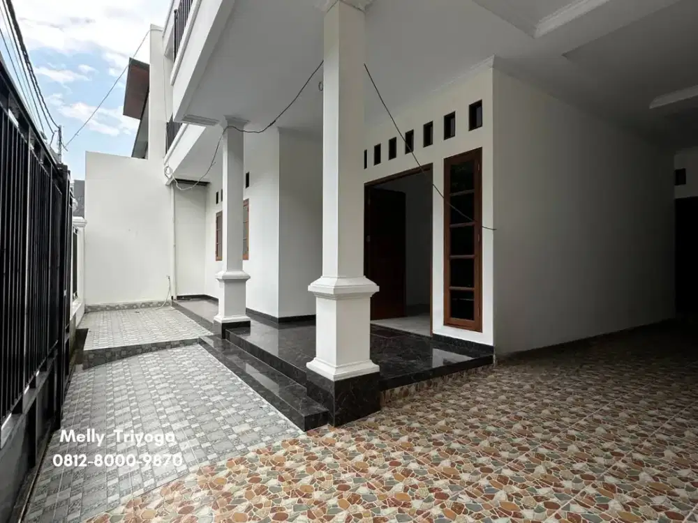 Rumah 2 Lantai Komplek Duren Sawit Modern