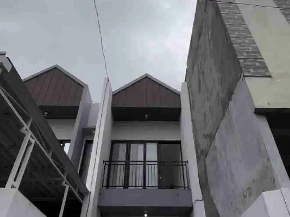 Dijual Rumah di Lebak timur 2 dekat Raya Merr