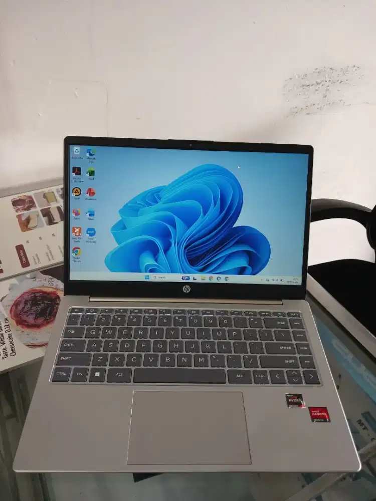 Laptop HP 14 Amd Ryzen 3 7320U Ram 8 Ssd 512 Garansi Resmi