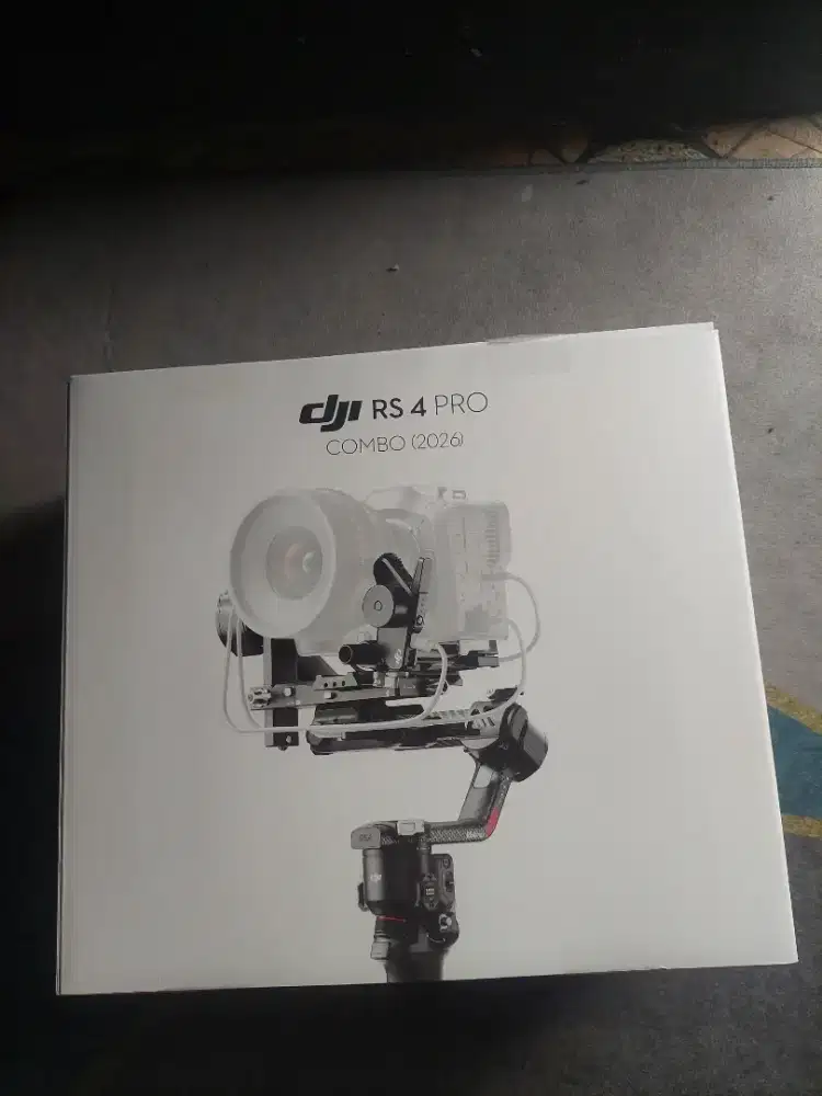 DJI RS 4 Pro Combo Gimbal Stabilizer