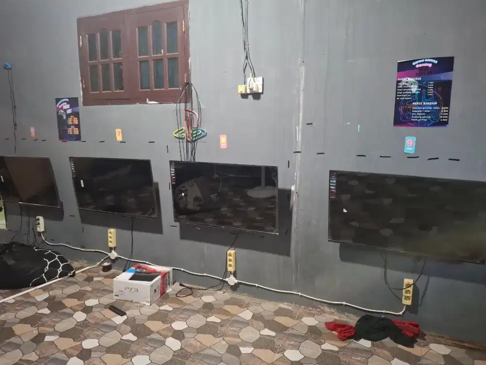 Edisi ga ada yg jaga jadi di jual aja ps dan tv nya