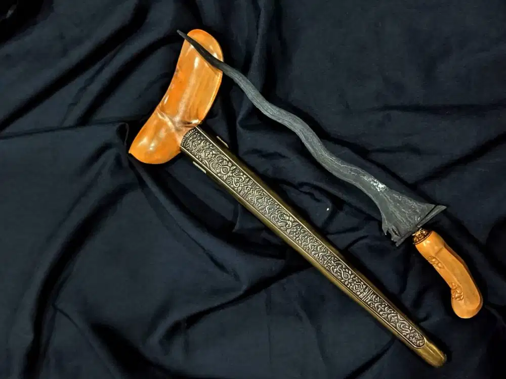 Keris Sepuh Carubuk Majapahit Pamor Banyumili Warangka Gayaman Jogja