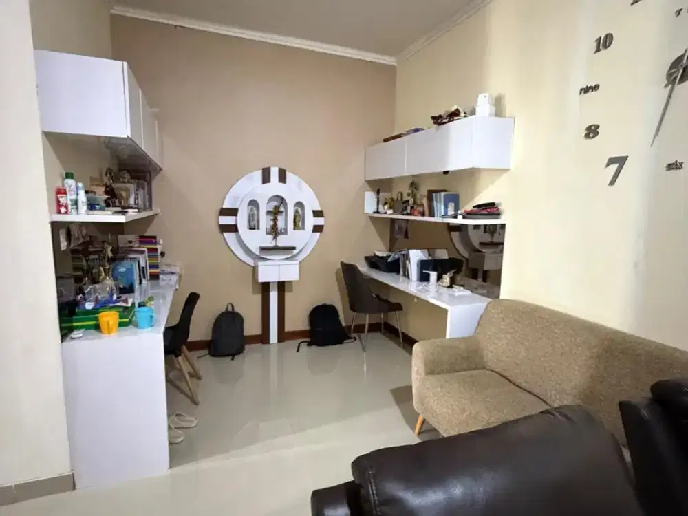 Rumah 3 Lantai Full Furnish & Full Renovasi di Cluster Lavesh Harapan Indah - Siap Huni