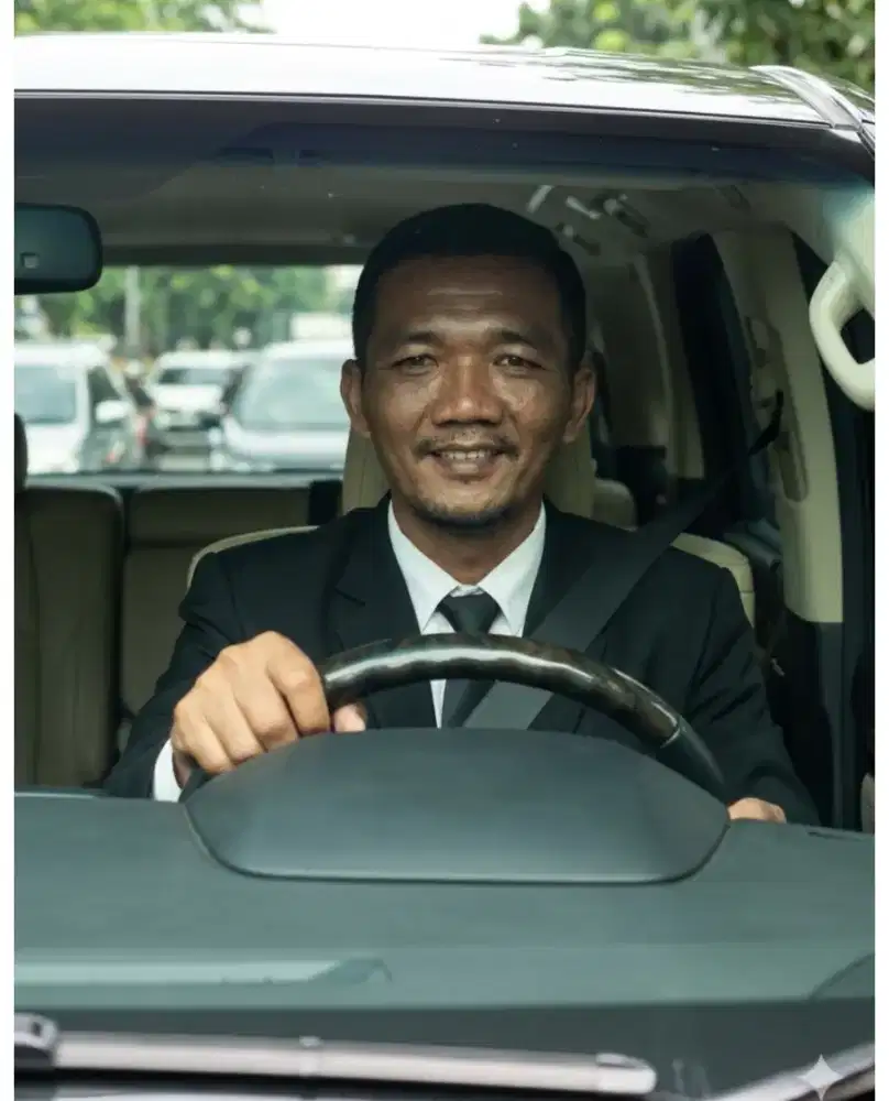 Saya mencari kerja sebagai sopir pribadi