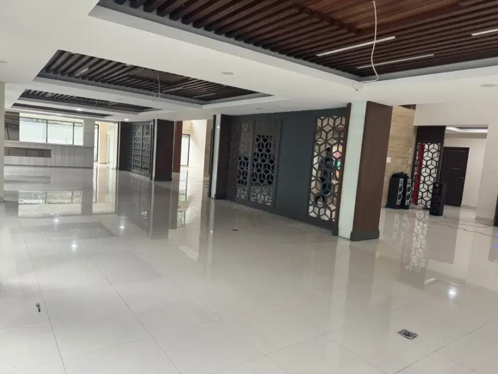 DIJUAL GEDUNG KOMERSIAL 7 LANTAI DI ASIA AFRIKA PUSAT KOTA BANDUNG