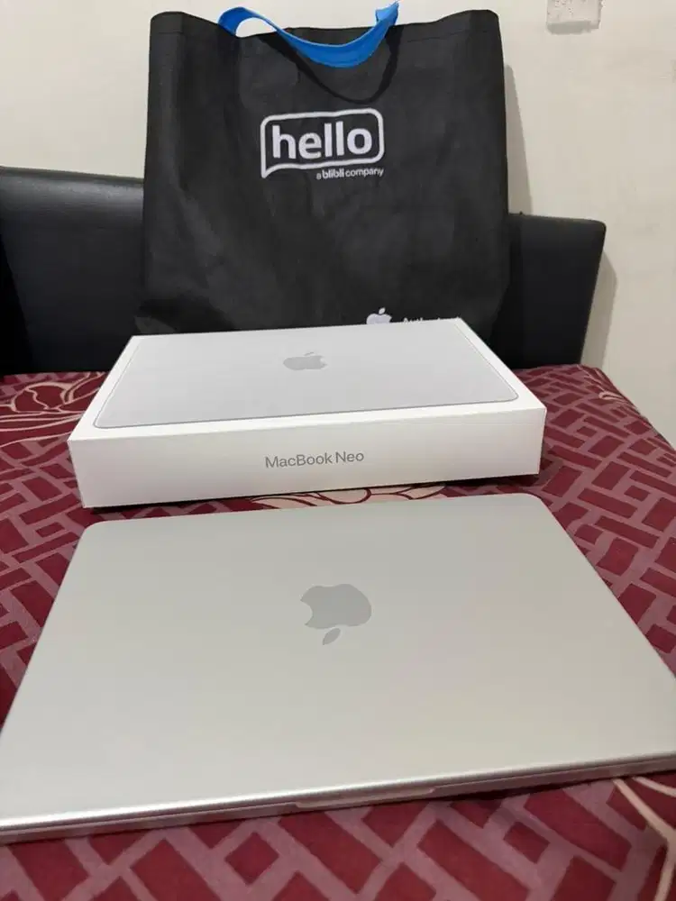 Macbook Neo Resmi Bli Bli like new 100%