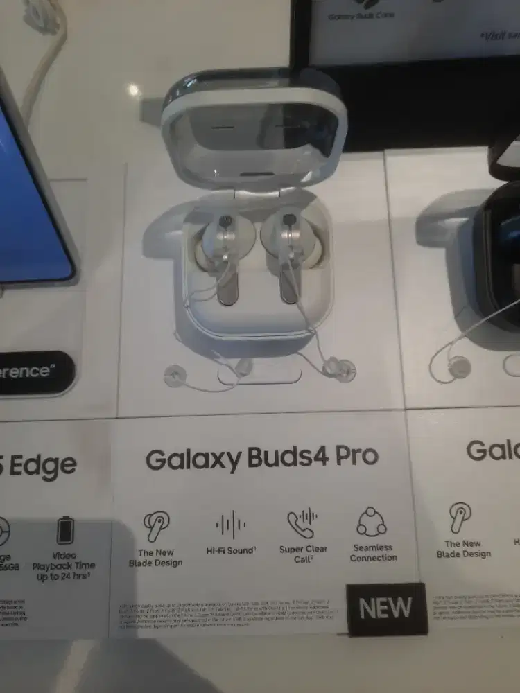 SAMSUNG BUDS 4 PRO