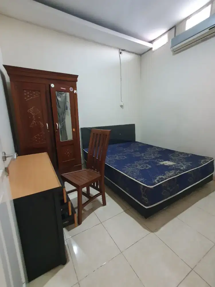 Meja Kursi, Lemari, SpringBED isi Kamar Tidur Komplit
