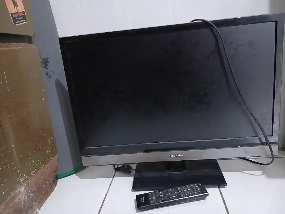 Tv thoshiba LED tv 23in