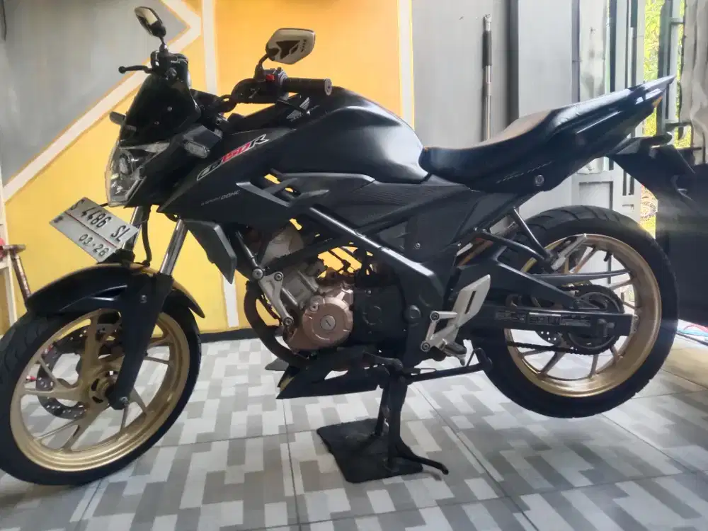 Di Jual Cepat Hoda CB 150R Hitam Th. 2018