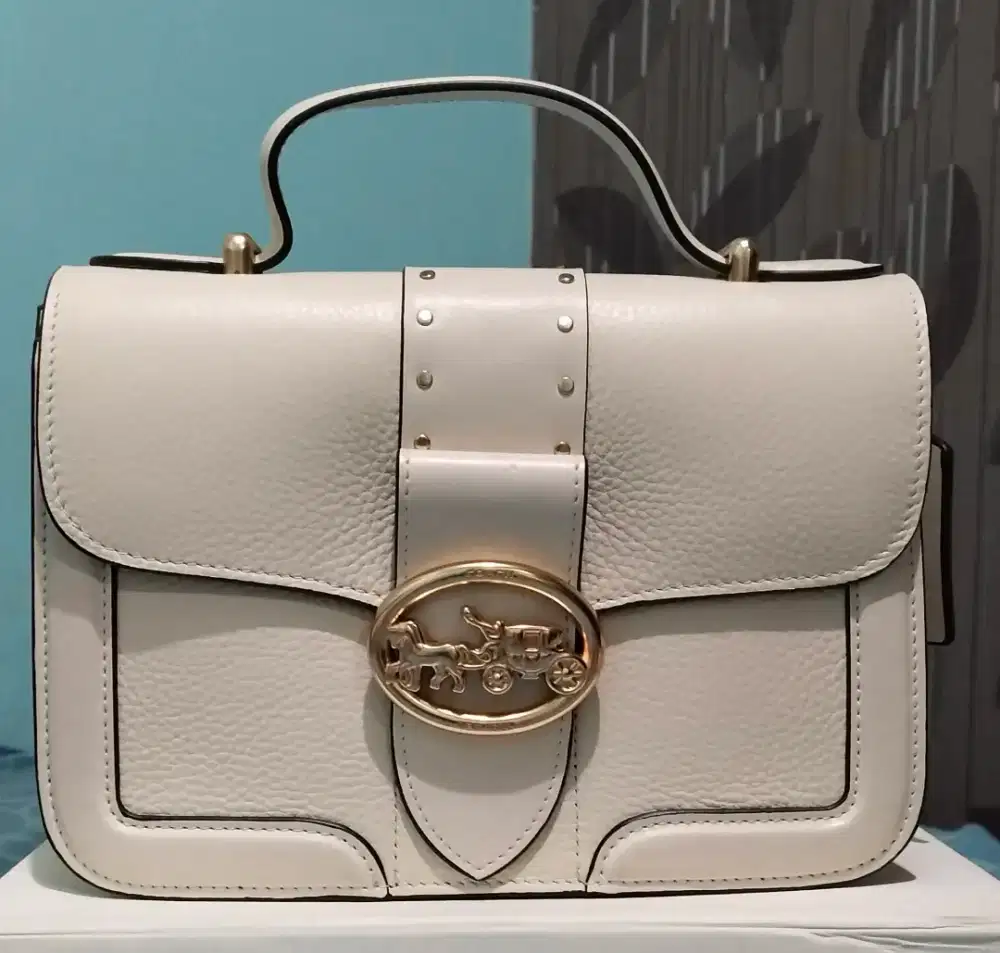 Di jual tas merek coach