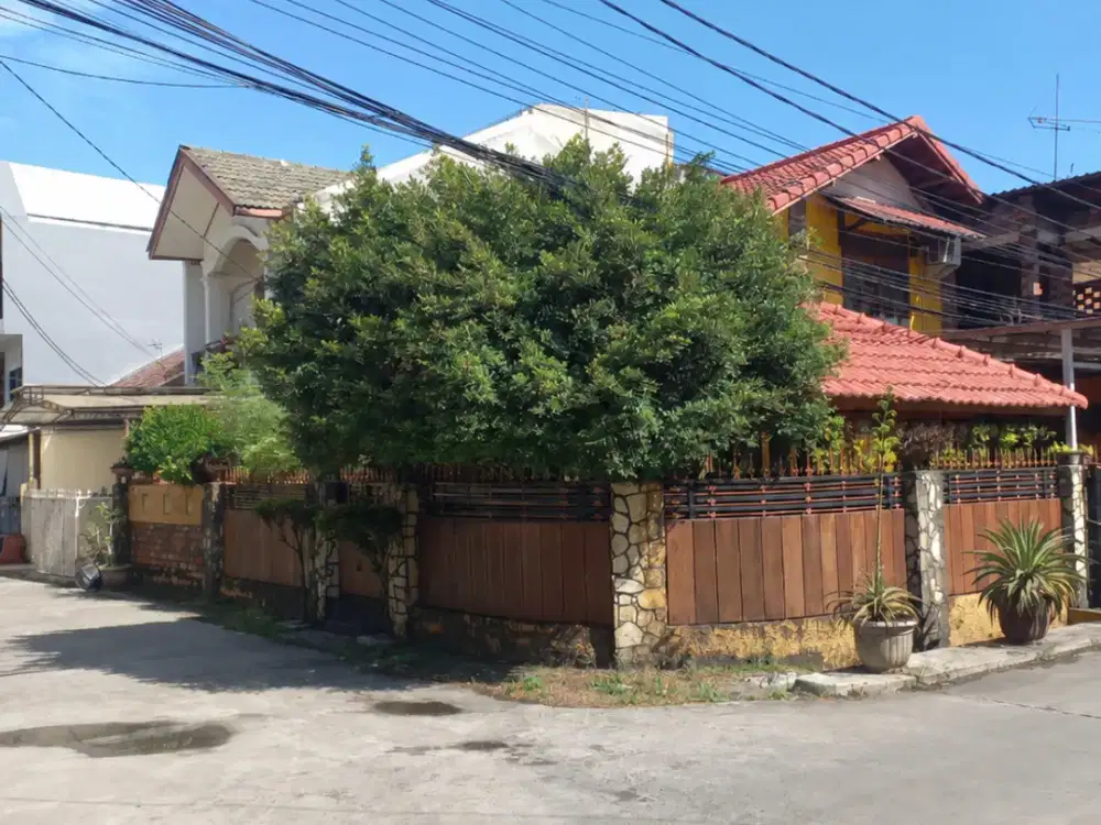 Dijual Rumah Hook Nyaman dan Asri 2 lantai di Kelapa Gading , Jakarta Utara