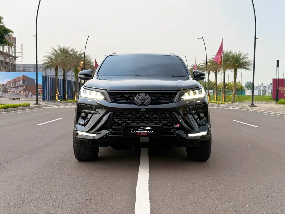 TOYOTA FORTUNER VRZ UPGRADE LEGENDER 2.4 TURBO DIESEL 2017 LOW KM !!
