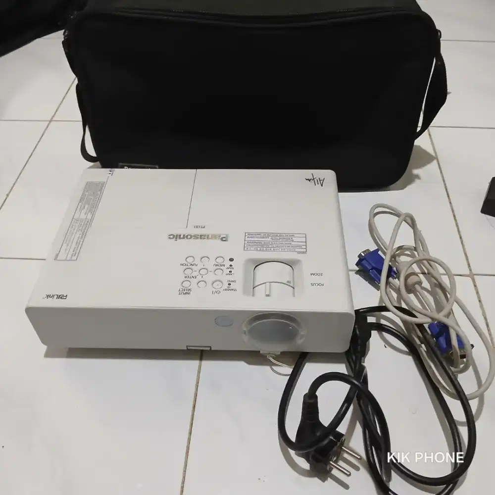 Proyektor Panasonic PT-LB1EA Kelengkapan Unit, Kabel Power, Kabel VGA