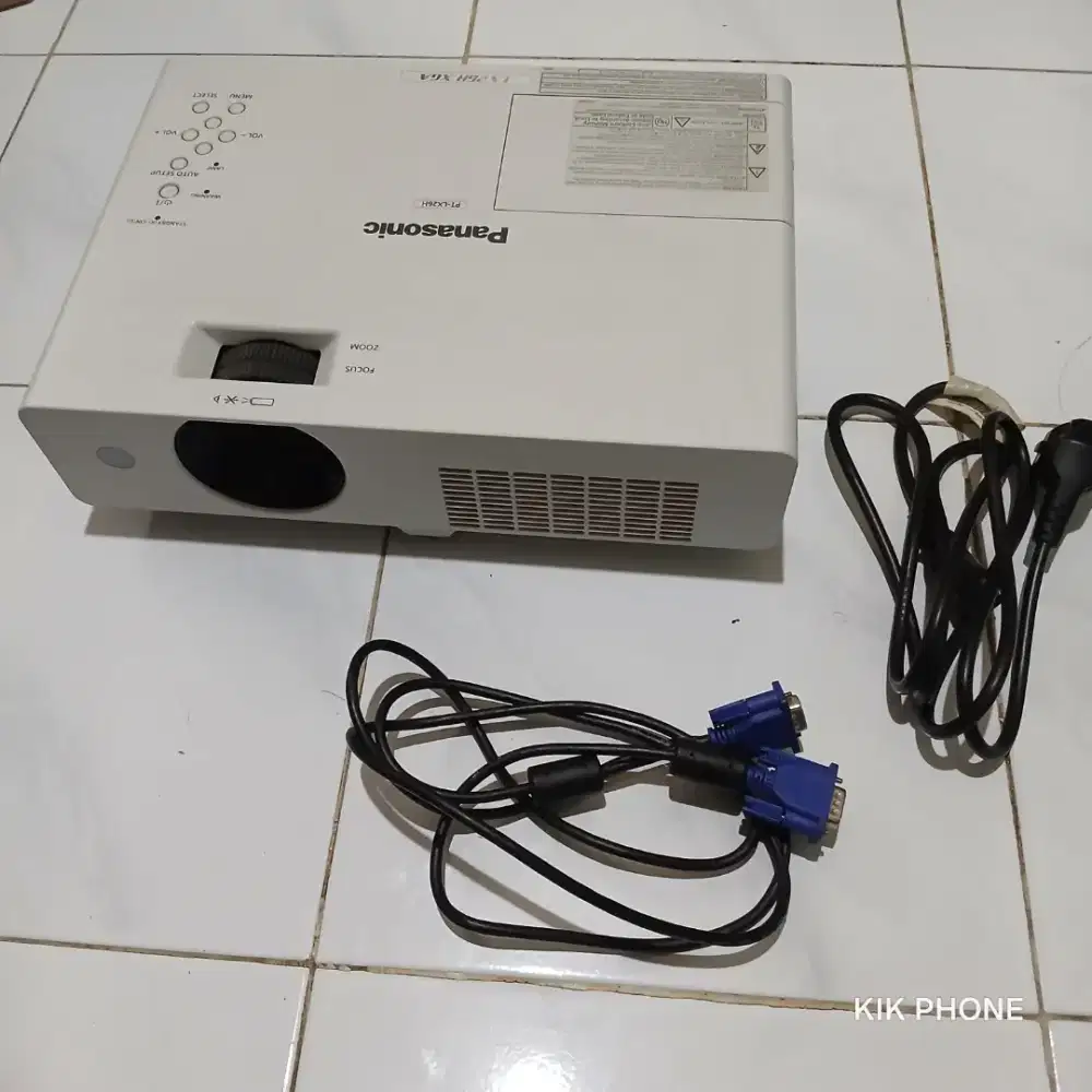 Proyektor Panasonic PT-LX26H Kelengkapan Unit dan Kabel VGA dan Kabel