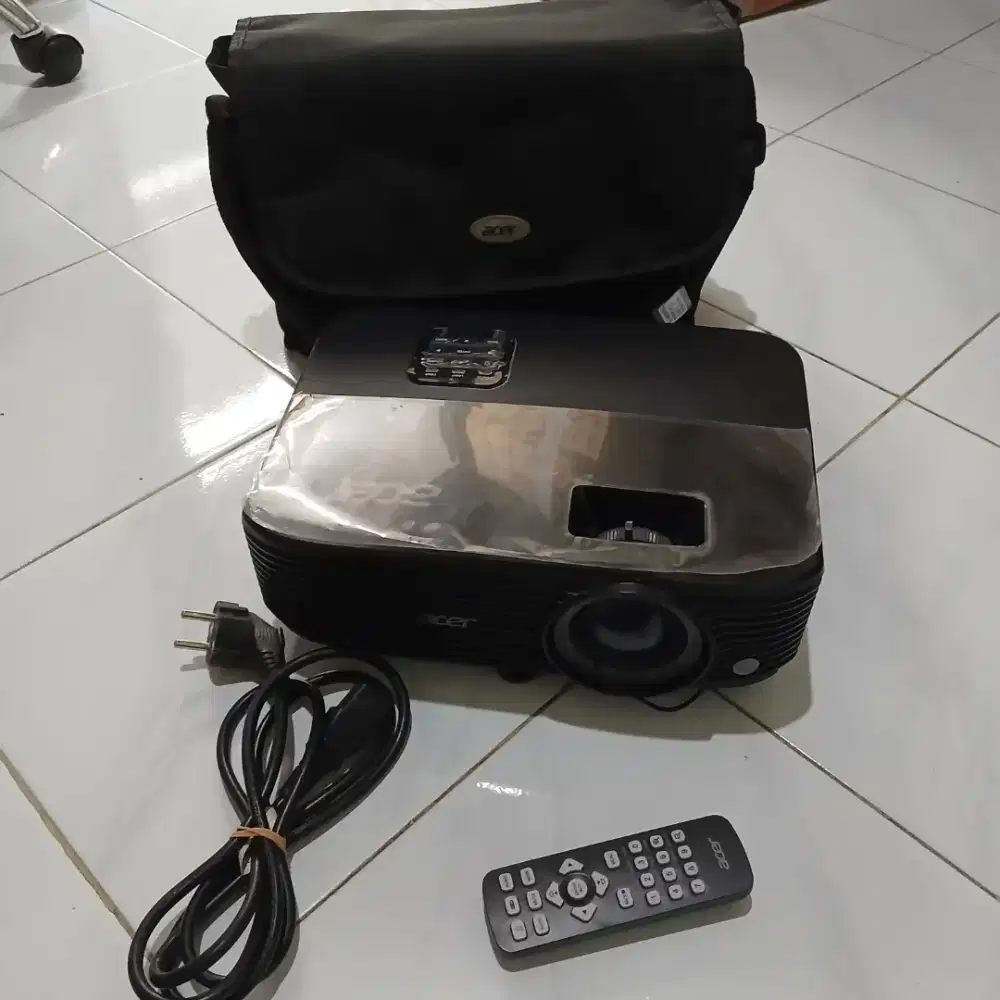 Proyektor Acer X1223H Kelengkapan Unit, Kabel Power dan Remot aja