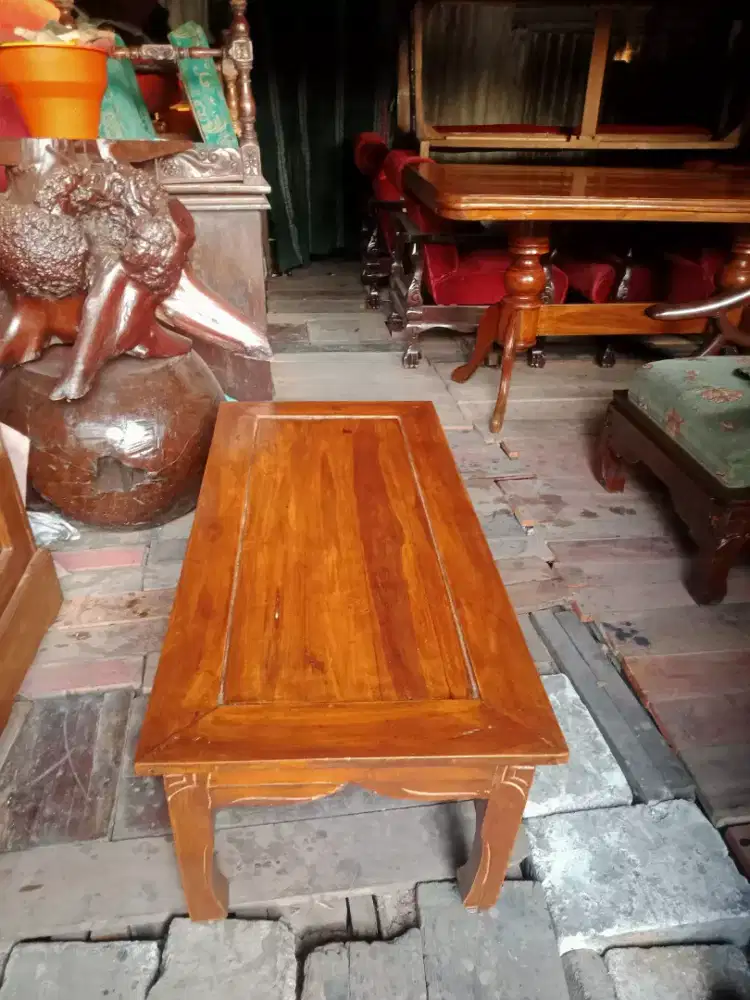 Meja tamu dari kayu jati