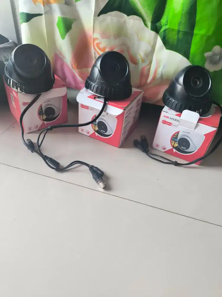 Tiga buah cctv bekas copotan