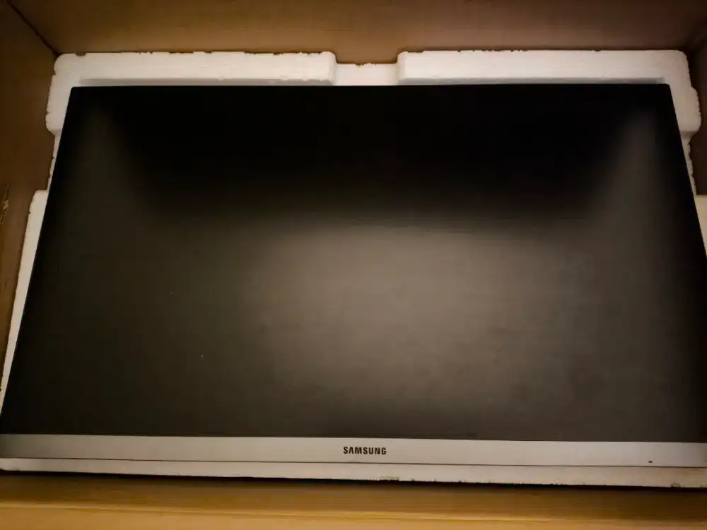 Monitor LED Samsung SR35 24 inch