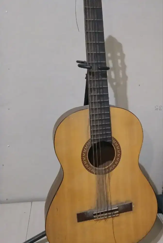 Gitar Preloved + Standingnya