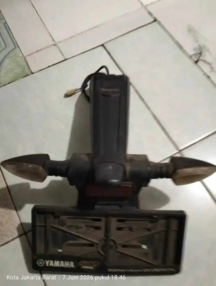 di jual aja knalpot sama spakbor belakang lampu kananan kiri nb