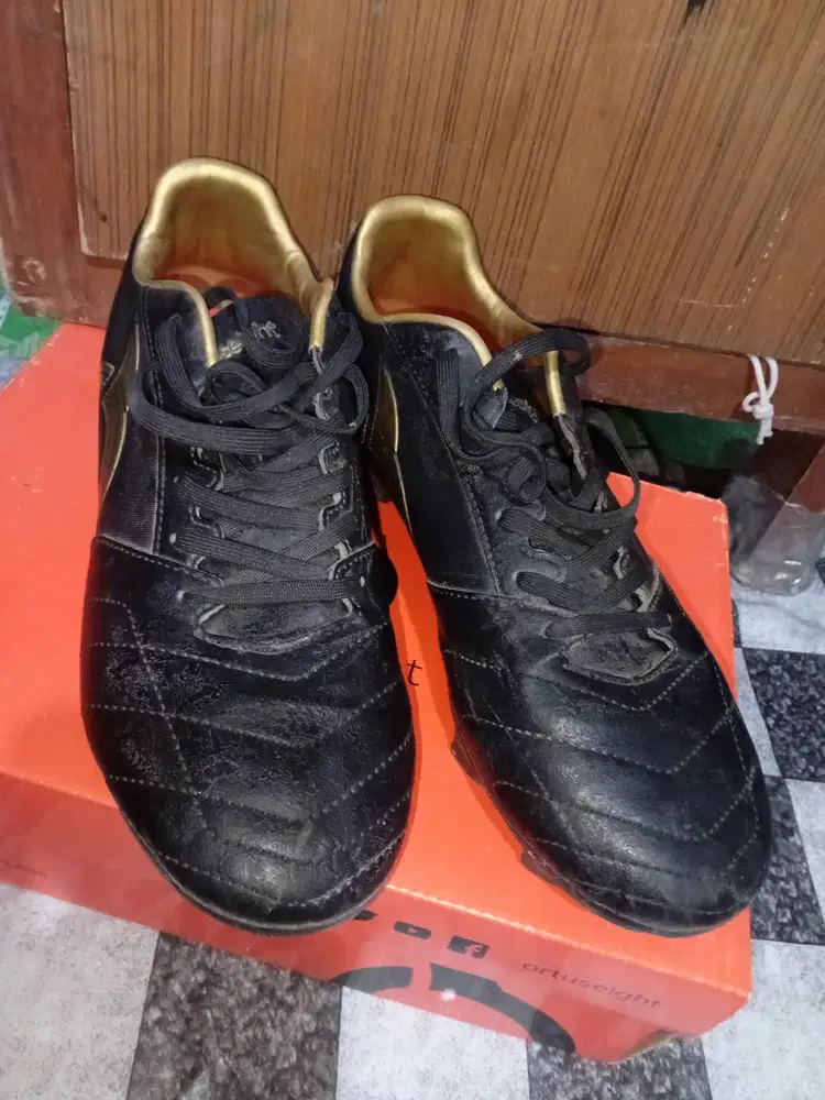 DI JUAL SEPATU BOLA MEREK ORTUSHEIGHT UK 41