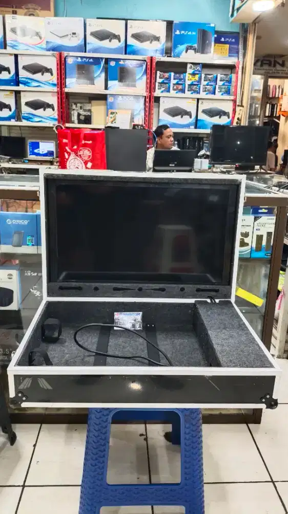 Play box + ps4 slim fulshet