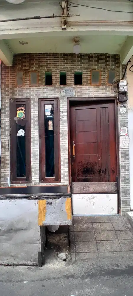 Dijual rumah dikemayoran 2.5lantai