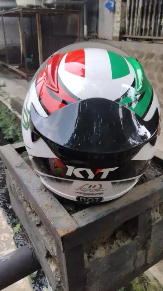 Helm KYT R10 Size L