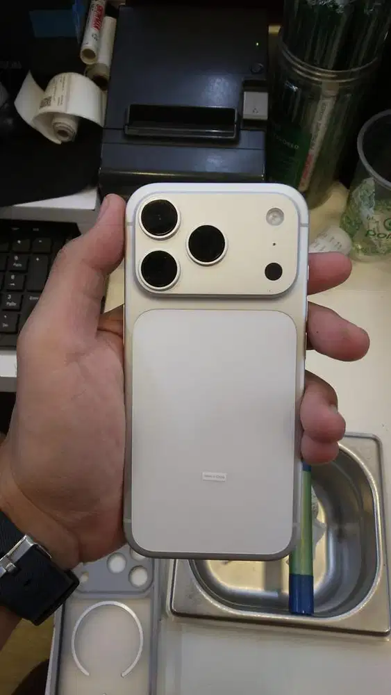 Iphone 17 Pro 256gb silver like new 100%