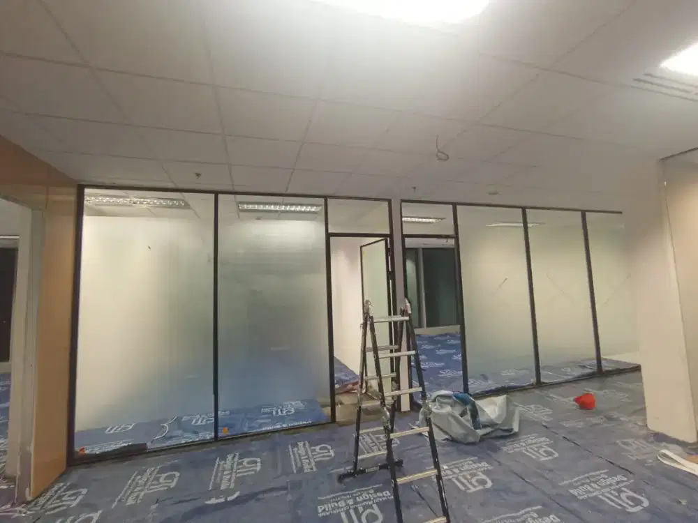 Jasa pasang sticker kaca film gedung kantor rumah ruko