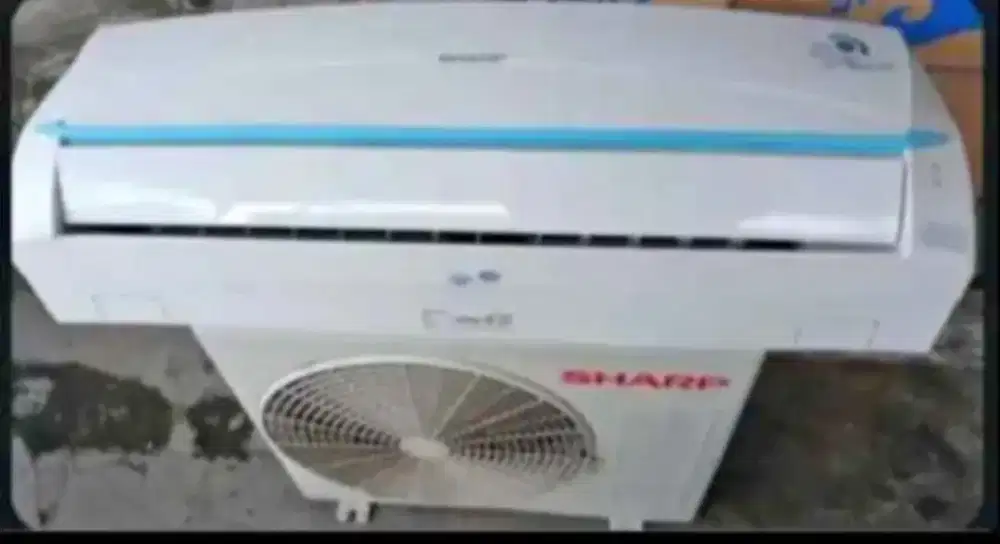 Jual ac sharp terbaru 1/2 pk R 32 lowt 360 watt kondisi 95% ori semua