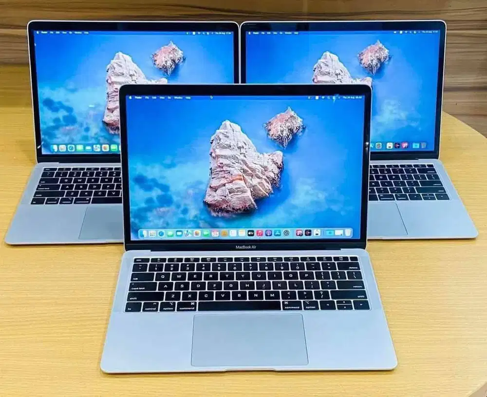 Macbook Air 2020 Core i5 Ram 8gb  ssd 256gb  Layar 13inch N-DC