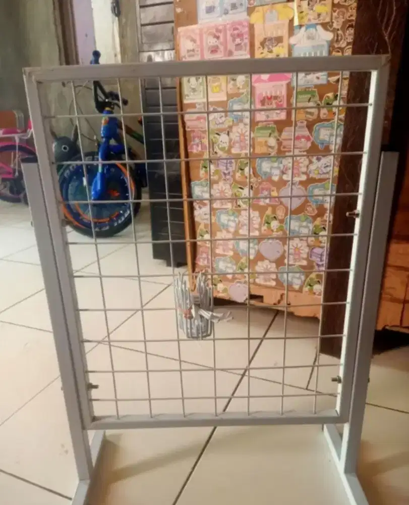 Rak Aksesoris Besi