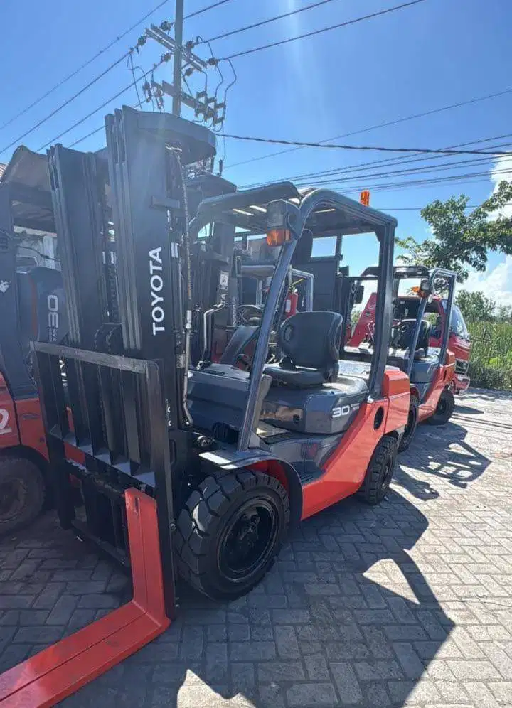 Toyota 3 Ton Mast Trilift Kondisi Siap Kerja Bergaransi