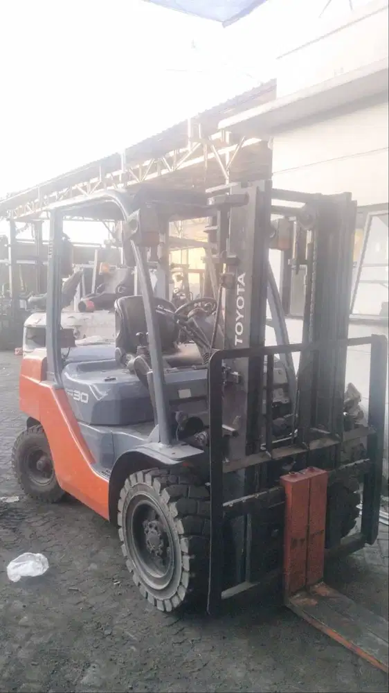 Ready Forklift Toyota 3 Ton Mast STD 3 Meter Bergaransi Mesin