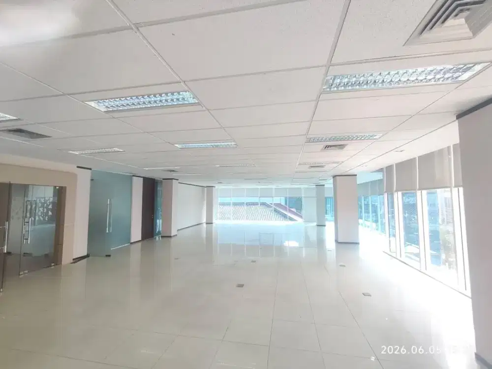 Disewakan Ruang Kantor / Office Space 724m2 Semi Furnished di Petojo dekat Tanah Abang Jakarta Pusat.