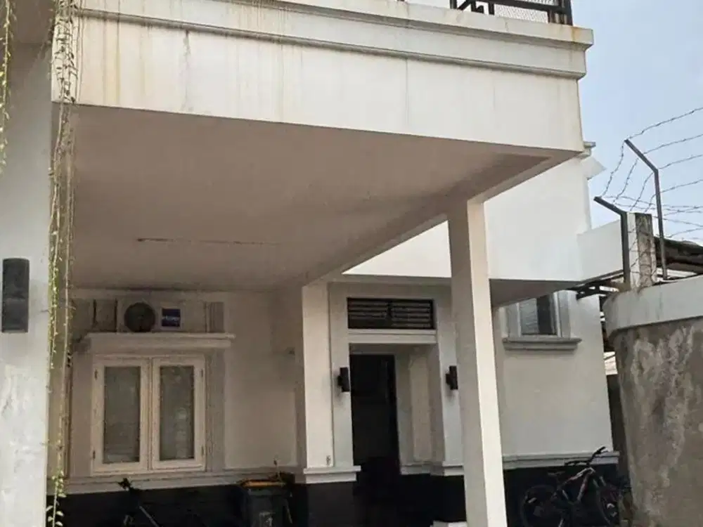Dijual Cepat Rumah 2 Lantai Lokasi Strategis Ciputat Tangerang