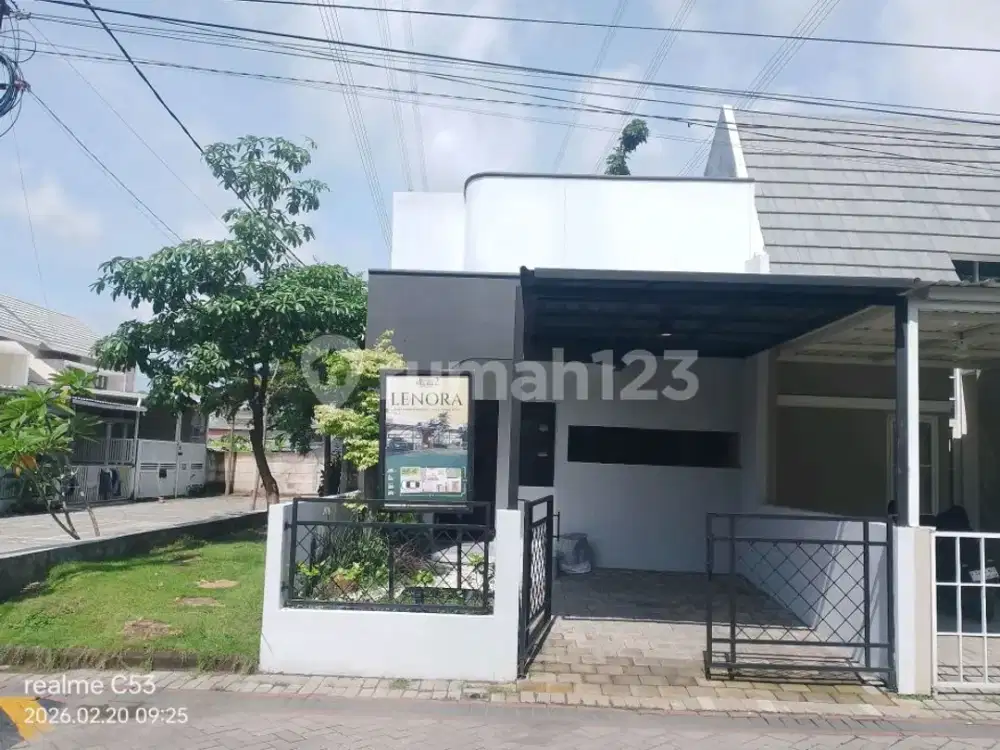 Rumah dengan Fasilitas Terlengkap di Diperbatasan Surabaya Barat