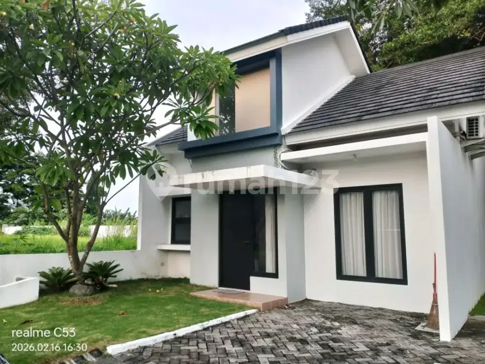 Rumah Mewah Dekat Gelora Bung Tomo