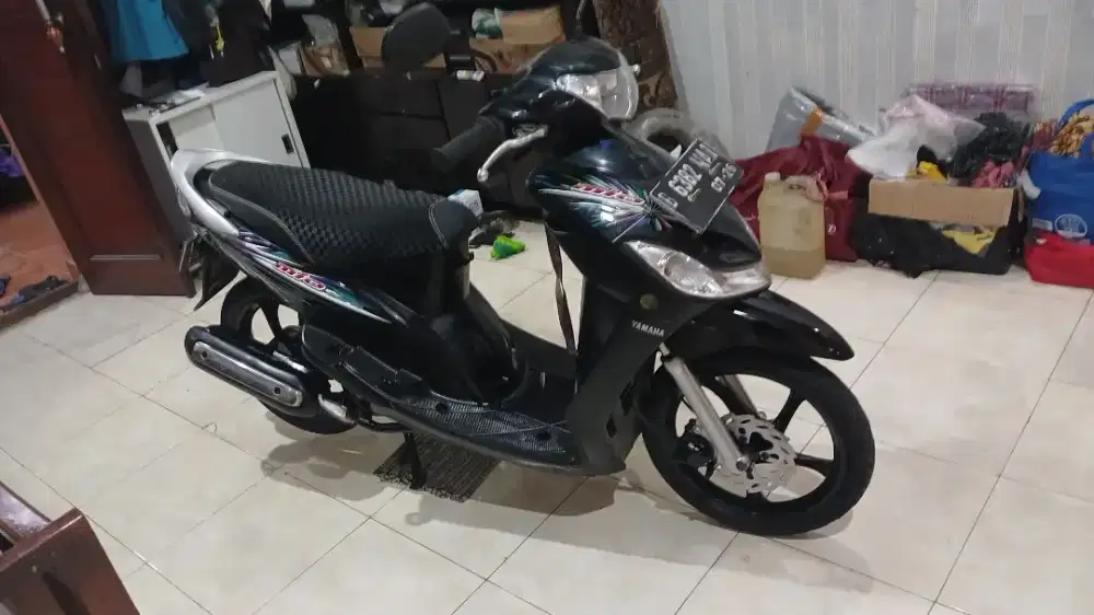 Yamaha Mio Sporty CW tahun 2009 warna hitam gres seperti baru